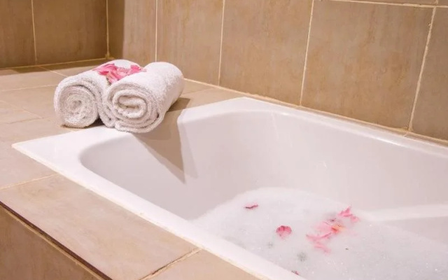 Cityblue Courtyard Hotel And Suites
