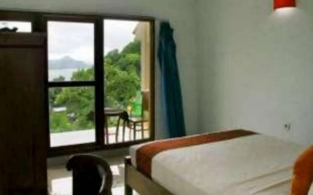 CF Komodo Hotel