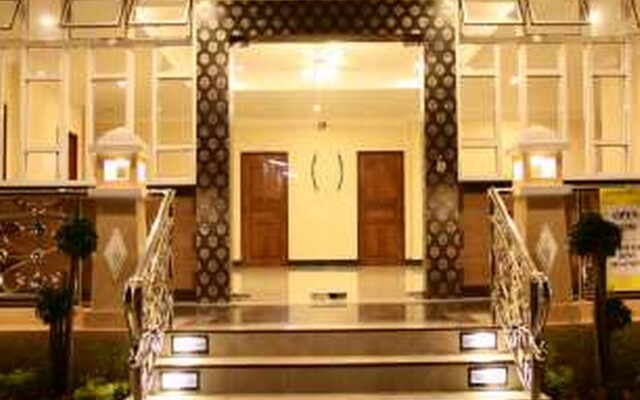 Отель Maple House Pattaya Паттайя вид на фасад