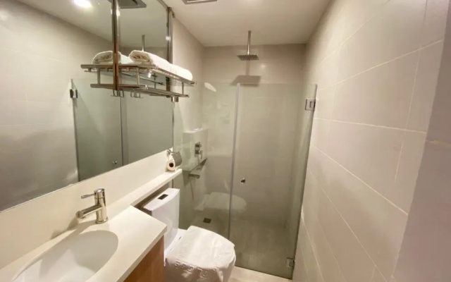 L Meridian Suites