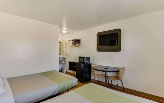 Motel 6 El Paso, TX - West