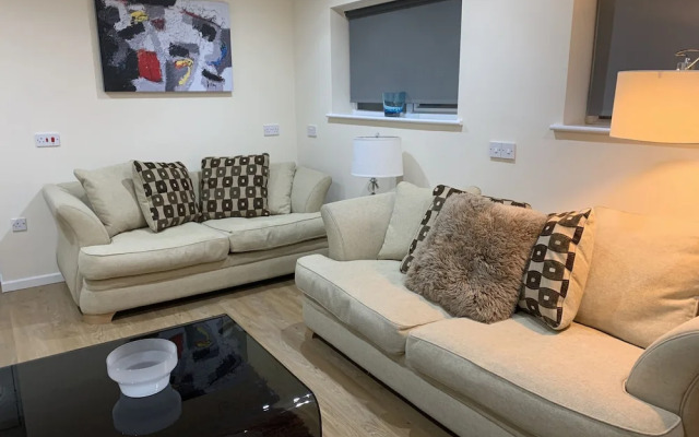 6 bed House With 2 En-suites, Garden and Parking