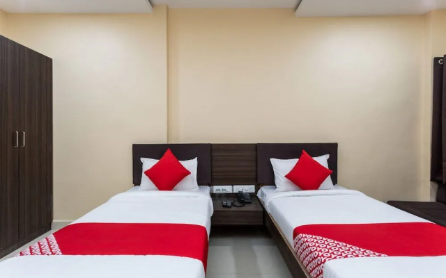 OYO 28247 Hotel SMR Palace