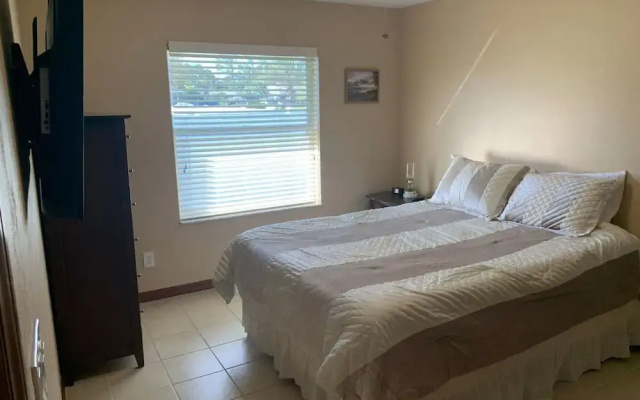King BED Hottub Palm Coast