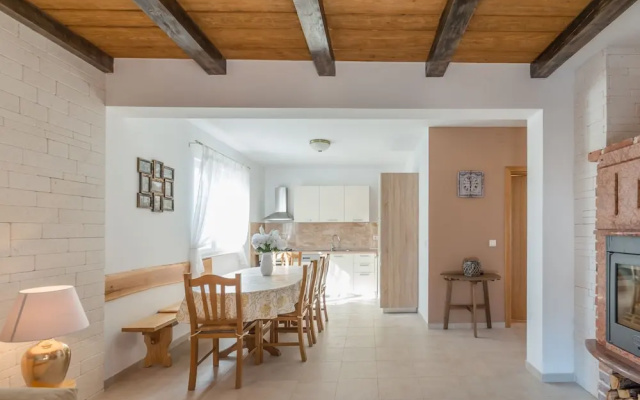 Beautiful Villa in Privlaka With Heated Swimming Pool