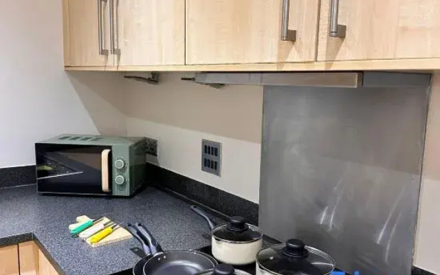 Two-bed Luxury Apartment B12LS by Live Comfortably