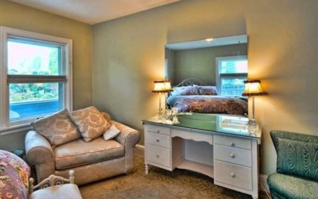 The Maxwell House Bed and Breakfast