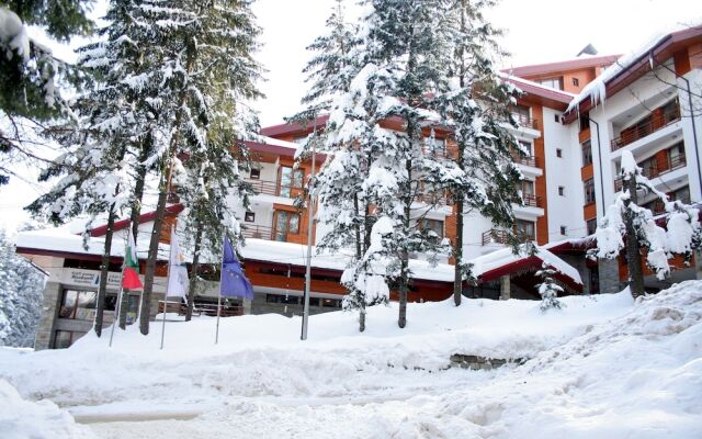 Отель Club Hotel Yanakiev Болгария, Боровец - отзывы, цены и фото номеров - забронировать отель Club Hotel Yanakiev онлайн вид на фасад