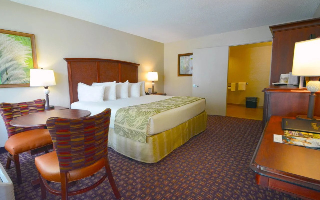 Rosen Inn, closest to Universal