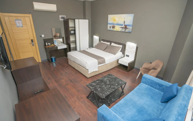 216 Palace Suite