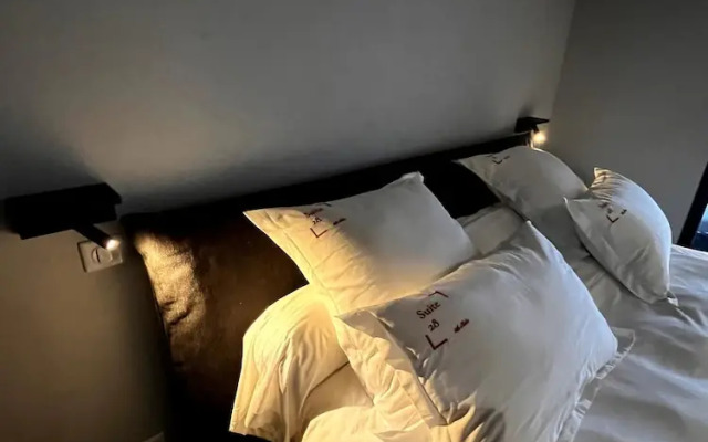 Suite 28