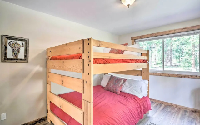 5 Mi to Ski Resort: Mtn-view Breck Home w/ Hot Tub