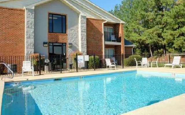 Magnuson Hotel on the Lake Clarksville
