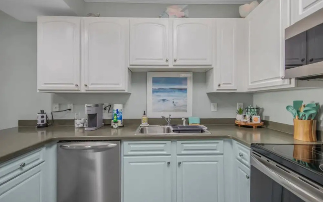 Exceptional Condo Directly on Beach With Pool