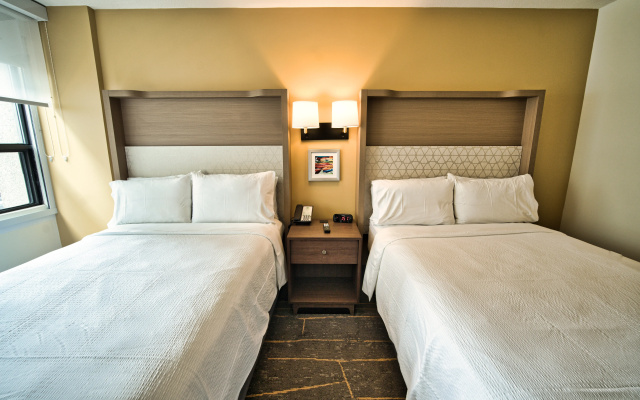 Holiday Inn Toronto Downtown Centre by IHG