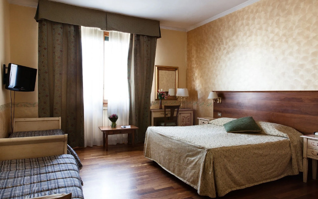 Andrea Hotel