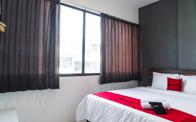 RedDoorz near Seasons City Mall