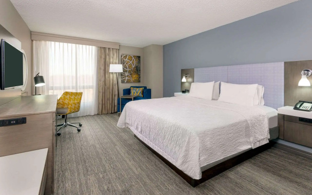 Hampton Inn & Suites Kansas City-Country Club Plaza