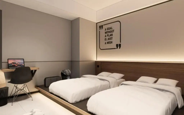 Fieris Izzy Hotel