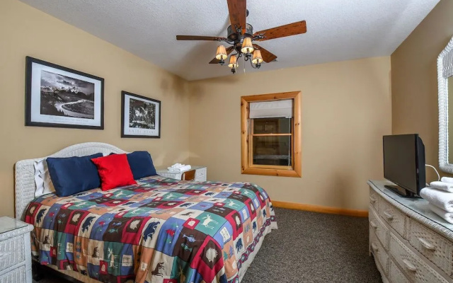 Cozy Bear Chalet