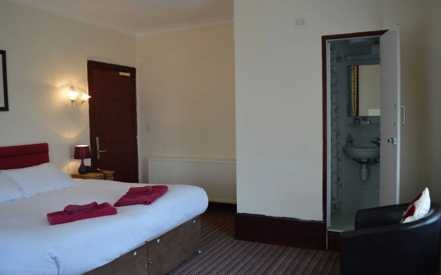 The Globe Hotel
