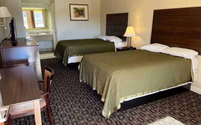 Days Inn & Suites by Wyndham Brewton