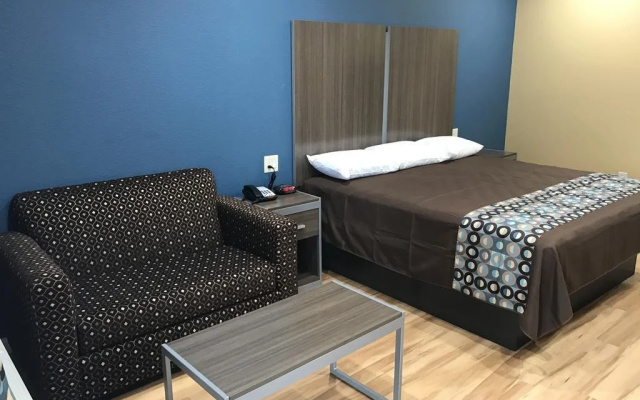 Deluxe Inn & Suites Baytown