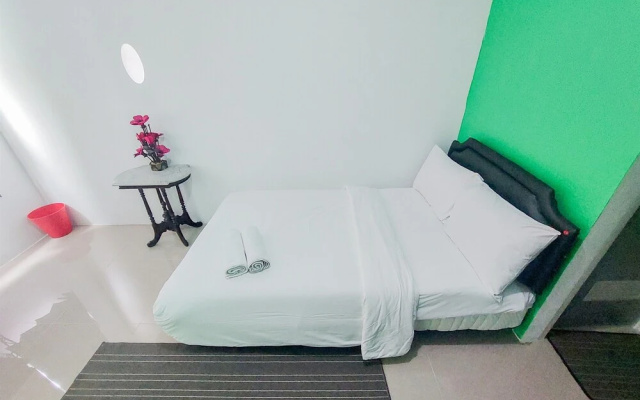 Homey And Simply Look Studio Room At Urbantown Serpong Apartment