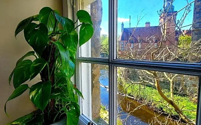 Edinburgh's Dean Village River View Retreat