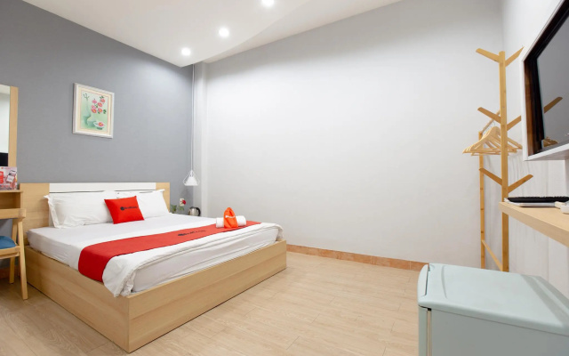 RedDoorz Plus @ Nguyen Thi Thap Street