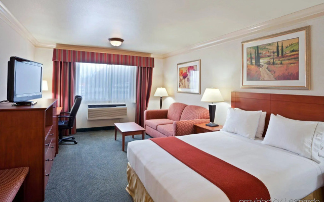 Holiday Inn Express & Suites Burlington by IHG