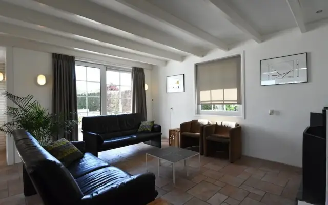 Luxury Holiday Home in Oostvoorne by the Lake