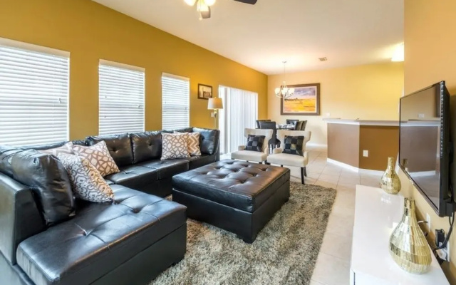 Pet Friendly & Beautifully Furnished! 4 Bedroom Home