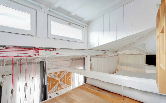 Spacious Apartment 2br/4p - Republique