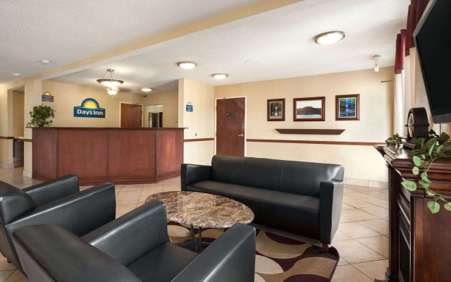Days Inn by Wyndham Oglesby/ Starved Rock