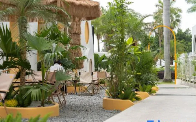 Yige Seaview Parent-child Hotel (Xiada Baicheng Branch, Huandao Road)
