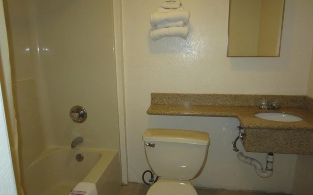 Chaplin Inn & Suites