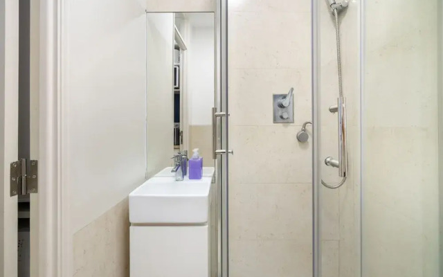 Central Minimalist 1-Bed Great To Explore Lisbon