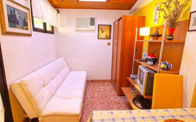 Apartment 875