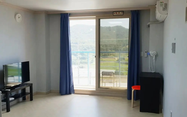 Black Beach Pension