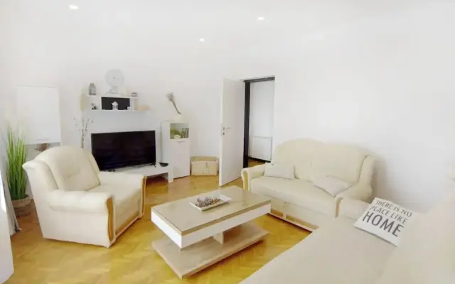 Spacious Apartment in Umag