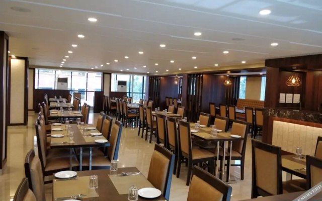 Hotel Sarah International