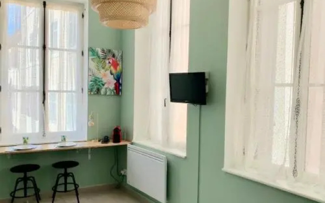 Vieux Port Studio Chic