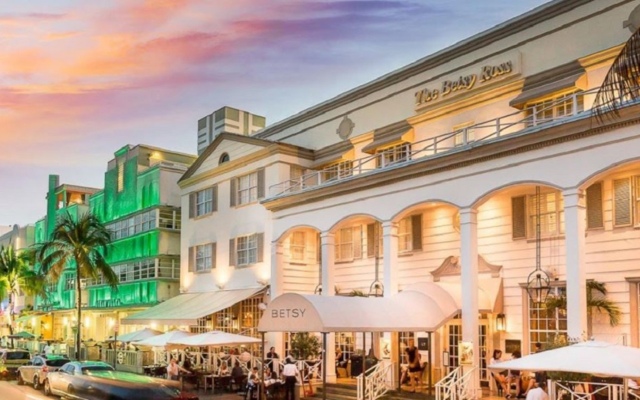 The Betsy Hotel, South Beach вид на фасад
