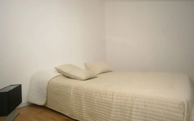 Spacious Villa in Toulon with Private Pool