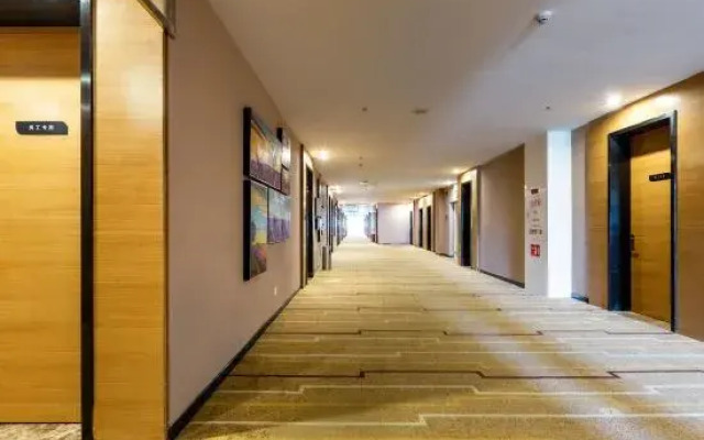 LiveCool-Hotel (WanDaGuangChangShunHaiDiTieZhanDian)