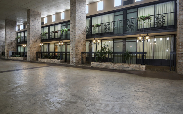 Rodeway Inn & Suites and Conference Center