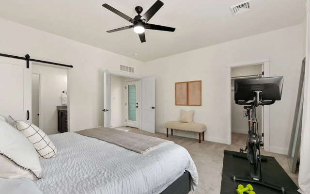 Coastal Chic Home near New Belgium & Old Town FC