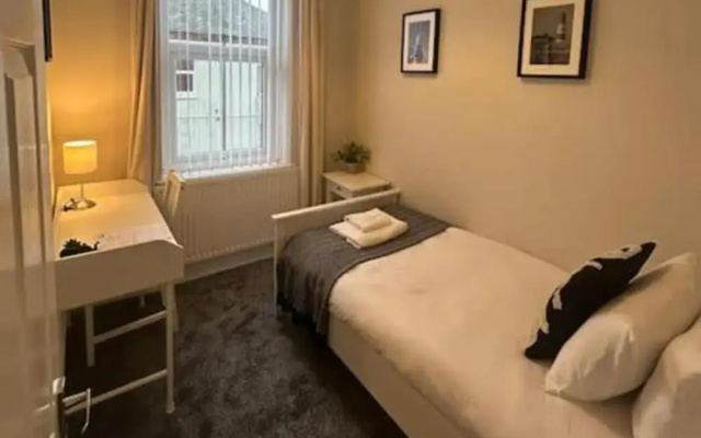 Apartment - Sleeps 3 - Pet Friendly - Parking