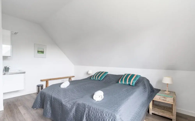 Spacious and Bright 10-person Holiday Villa